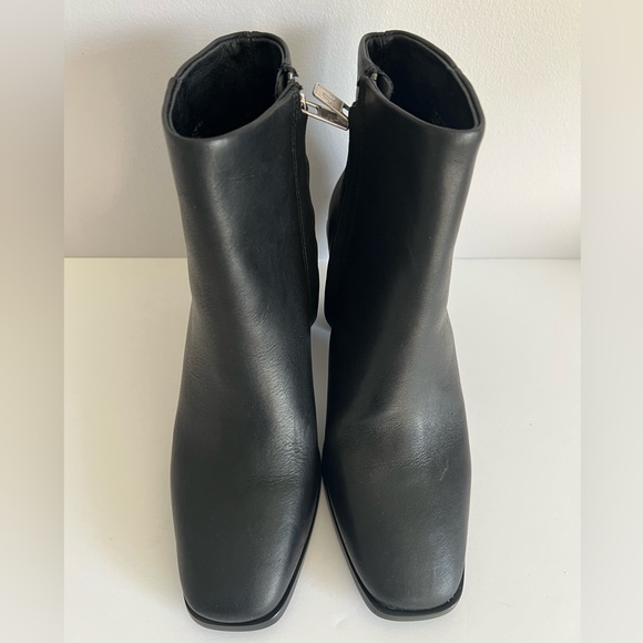 NWOT - FRYE Leather Georgia Bootie - Size 6.5 - Picture 10 of 10